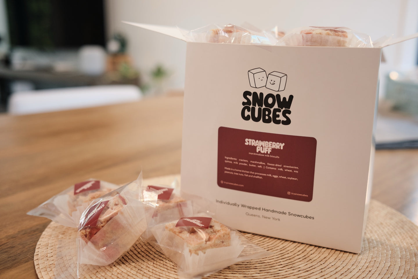 草莓脆脆 Snowcubes — 打开的盒装独立包装雪花酥